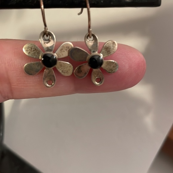 Black onyx sterling daisy earrings - Picture 2 of 3